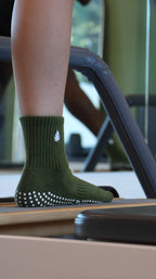 Qtr Crew Grip Socks - Deep Olive Monstera Leaf