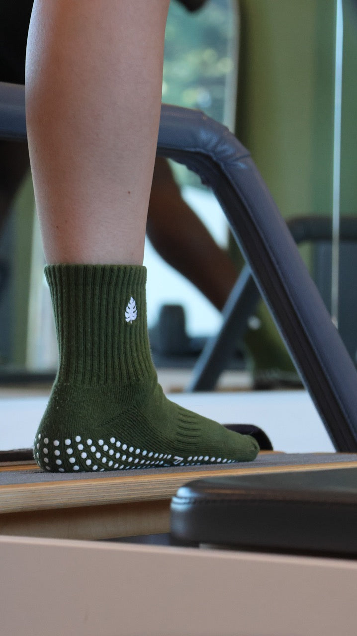Qtr Crew Grip Socks - Deep Olive Monstera Leaf