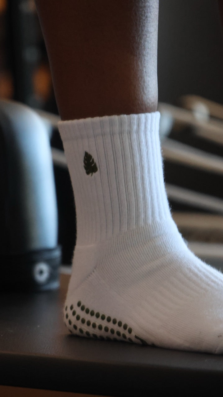 Qtr Crew Grip Socks - White Monstera Leaf