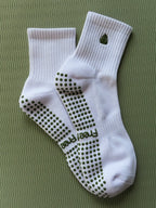 Qtr Crew Grip Socks - White Monstera Leaf